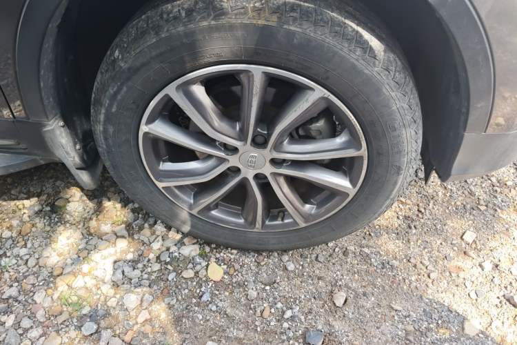 Used Geely Auto Emgrand X7 Sport 2018 1.8TD Automatic Two-Wheel Drive Smart Connect 4G Internet Edition Right Front Wheel Hub