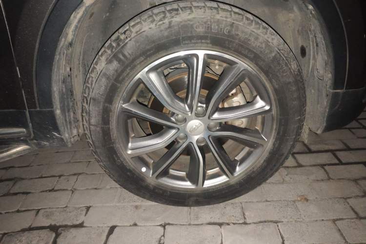 Used Geely Auto Emgrand X7 Sport 2018 1.8TD Automatic Two-Wheel Drive Smart Connect 4G Internet Edition Right Front Wheel Hub
