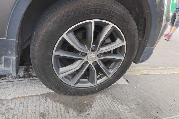 Used Geely Auto Emgrand X7 Sport 2018 1.8TD Automatic Two-Wheel Drive Smart Connect 4G Internet Edition Right Front Wheel Hub