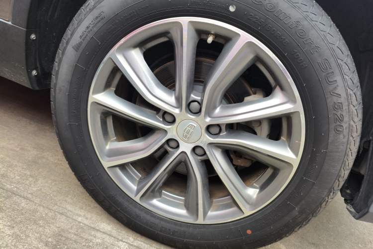Used Geely Auto Emgrand X7 Sport 2018 1.8TD Automatic Two-Wheel Drive Smart Connect 4G Internet Edition Right Front Wheel Hub