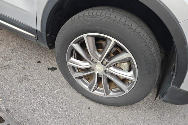 Used Geely Auto Emgrand X7 Sport 2018 1.8TD Automatic Two-Wheel Drive Smart Connect 4G Internet Edition Right Front Wheel Hub