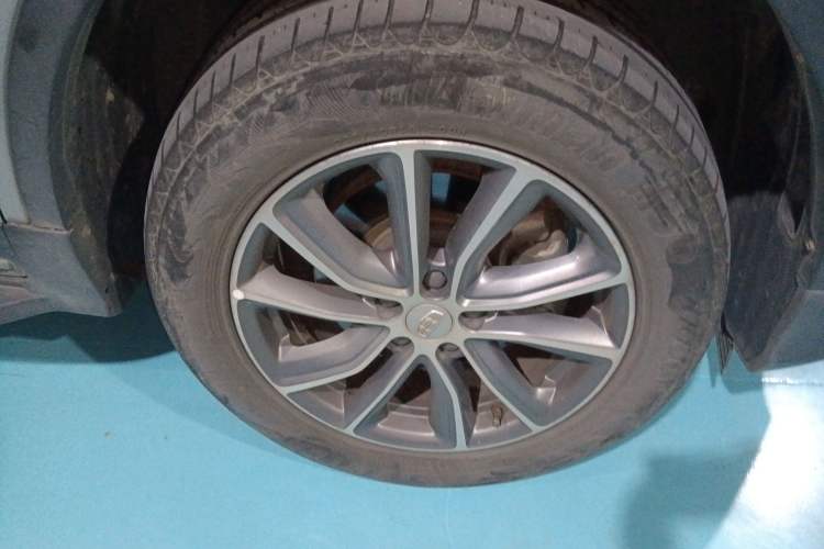 Used Geely Auto Emgrand X7 Sport 2018 1.8TD Automatic Two-Wheel Drive Smart Connect 4G Internet Edition Right Front Wheel Hub