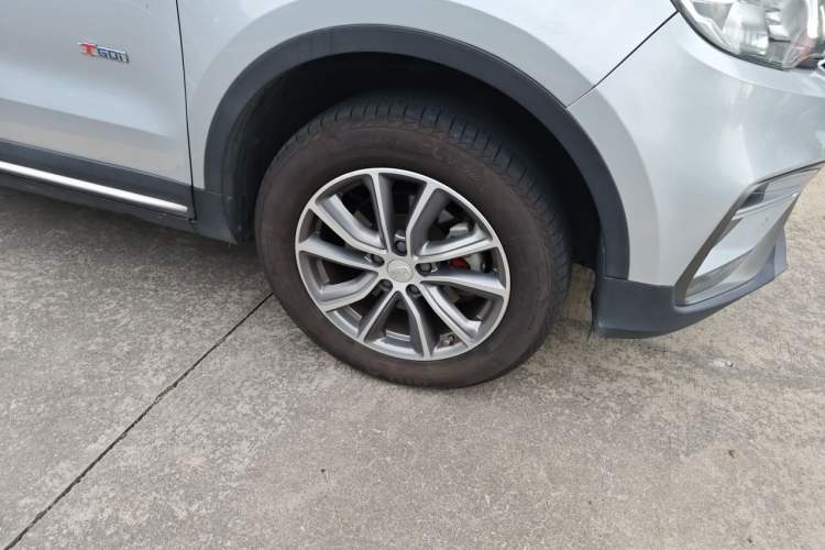 Used Geely Auto Emgrand X7 Sport 2018 Revised Version 1.8TD Automatic Two-Wheel Drive Smart Connectivity 4G-Enabled Edition Right Front Wheel Hub