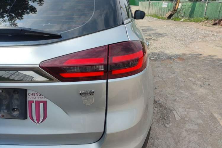 Used Geely Auto Emgrand X7 Sport 2018 1.8TD Automatic Two-Wheel Drive ZhiZun Model with 4G Connectivity Right Rear Taillight