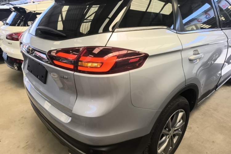 Used Geely Auto Emgrand X7 Sport 2018 1.8TD Automatic Two-Wheel Drive Smart Connect 4G Internet Edition Right Rear Taillight