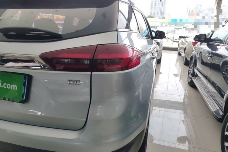 Used Geely Auto Emgrand X7 Sport 2018 1.8TD Automatic Two-Wheel Drive Zhiya Model Right Rear Taillight