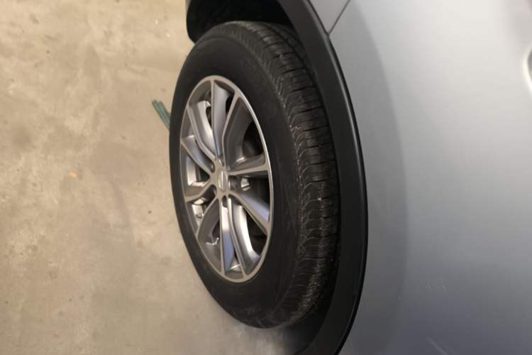 Used Geely Auto Emgrand X7 Sport 2018 1.8TD Automatic Two-Wheel Drive Smart Connect 4G Internet Edition Right Rear Wheel Hub