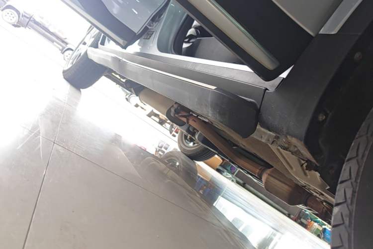 Used Geely Auto Emgrand X7 Sport 2018 1.8TD Manual Two-Wheel Drive Zhiya Model Right Side Sill