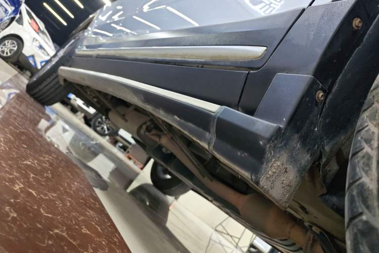 Used Geely Auto Emgrand X7 Sport 2018 1.8TD Automatic Two-Wheel Drive Zhiya Model Right Side Sill