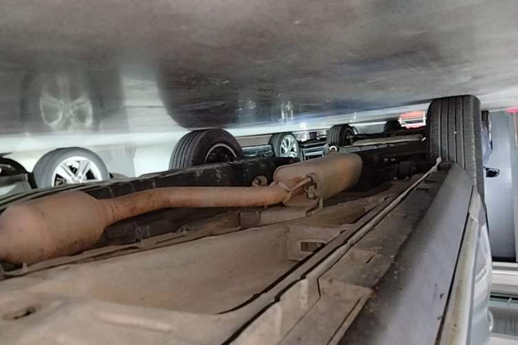 Used Geely Auto Emgrand X7 Sport 2018 1.8TD Automatic Two-Wheel Drive Zhiya Model Right Side Sill
