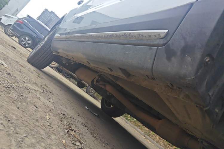 Used Geely Auto Emgrand X7 Sport 2018 1.8TD Automatic Two-Wheel Drive Smart Connect 4G Internet Edition Right Side Sill