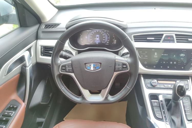 Used Geely Auto Emgrand X7 Sport 2018 1.8TD Automatic Two-Wheel Drive ZhiZun Model with 4G Connectivity Steering Wheel
