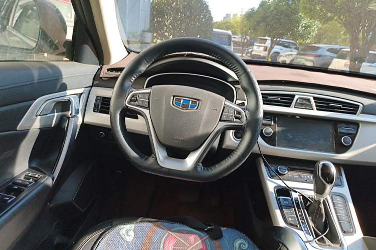 Used Geely Auto Emgrand X7 Sport 2018 1.8TD Automatic Two-Wheel Drive Smart Connect 4G Internet Edition Steering Wheel