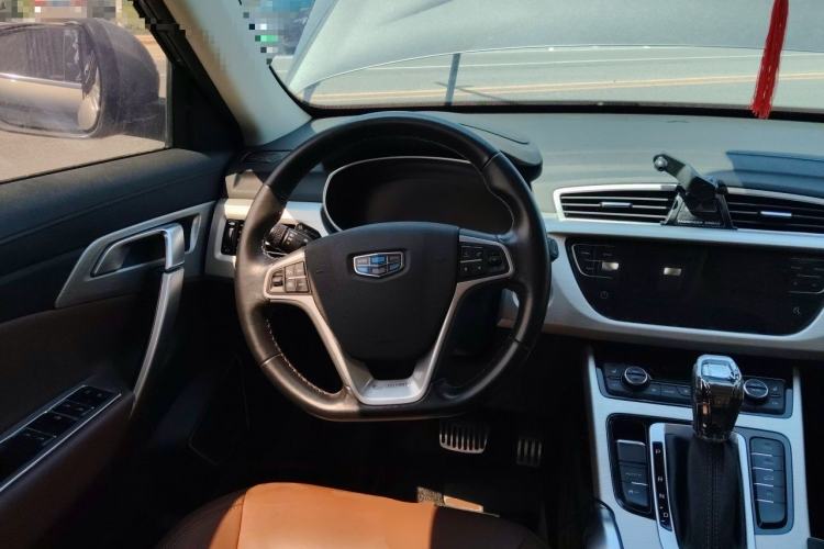 Used Geely Auto Emgrand X7 Sport 2018 1.8TD Automatic Two-Wheel Drive ZhiZun Model with 4G Connectivity Steering Wheel