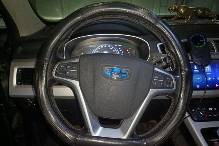 Used Geely Auto Emgrand X7 Sport 2018 1.8TD Automatic Two-Wheel Drive ZhiZun Model with 4G Connectivity Steering Wheel
