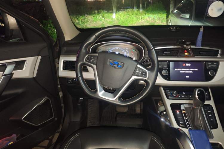 Used Geely Auto Emgrand X7 Sport 2018 1.8TD Automatic Two-Wheel Drive Smart Connect 4G Internet Edition Steering Wheel