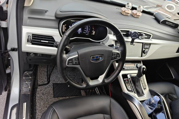 Used Geely Auto Emgrand X7 Sport 2018 1.8TD Automatic Two-Wheel Drive Smart Connect 4G Internet Edition Steering Wheel