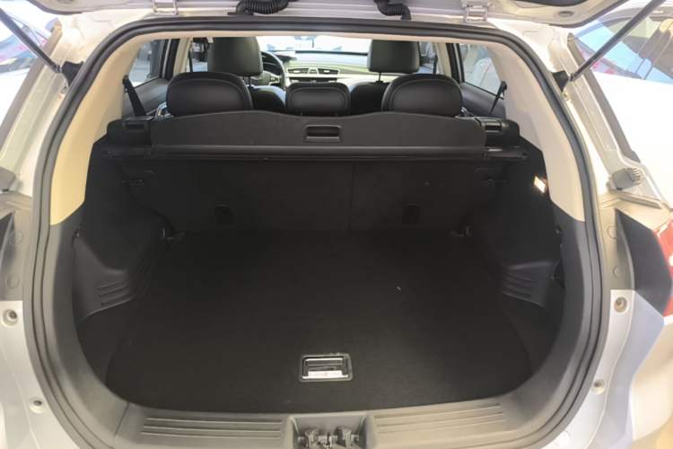 Used Geely Auto Emgrand X7 Sport 2018 1.8TD Automatic Two-Wheel Drive Smart Connect 4G Internet Edition Trunk