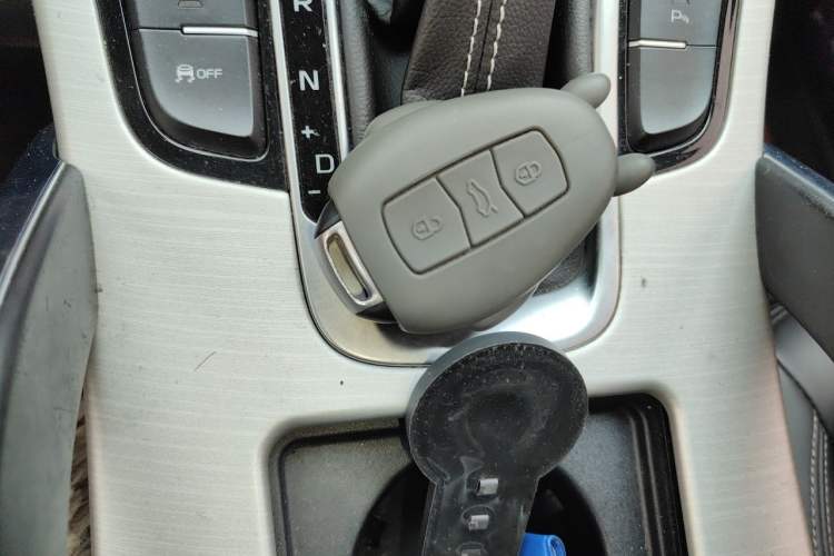 Used Geely Auto Emgrand X7 Sport 2018 1.8TD Automatic Two-Wheel Drive Smart Connect 4G Internet Edition Vehicle Key