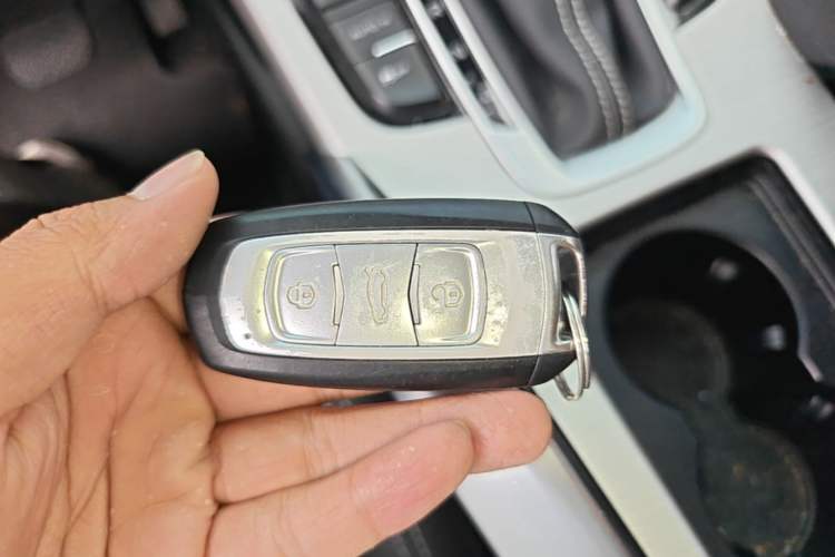 Used Geely Auto Emgrand X7 Sport 2018 1.8TD Automatic Two-Wheel Drive Smart Connect 4G Internet Edition Vehicle Key