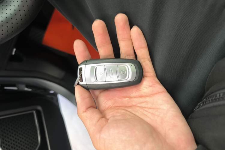 Used Geely Auto Emgrand X7 Sport 2018 1.8TD Automatic Two-Wheel Drive Smart Connect 4G Internet Edition Vehicle Key