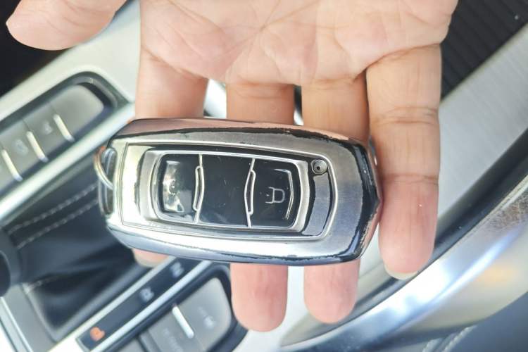 Used Geely Auto Emgrand X7 Sport 2018 1.8TD Automatic Two-Wheel Drive Smart Connect 4G Internet Edition Vehicle Key