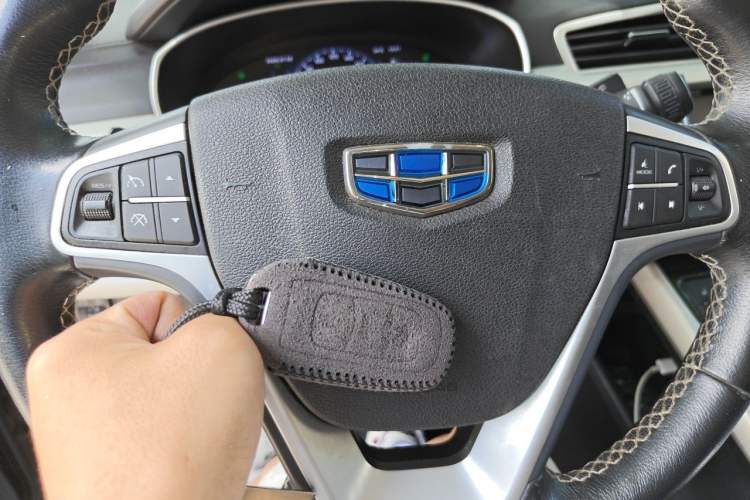 Used Geely Auto Emgrand X7 Sport 2018 1.8TD Automatic Two-Wheel Drive Smart Connect 4G Internet Edition Vehicle Key