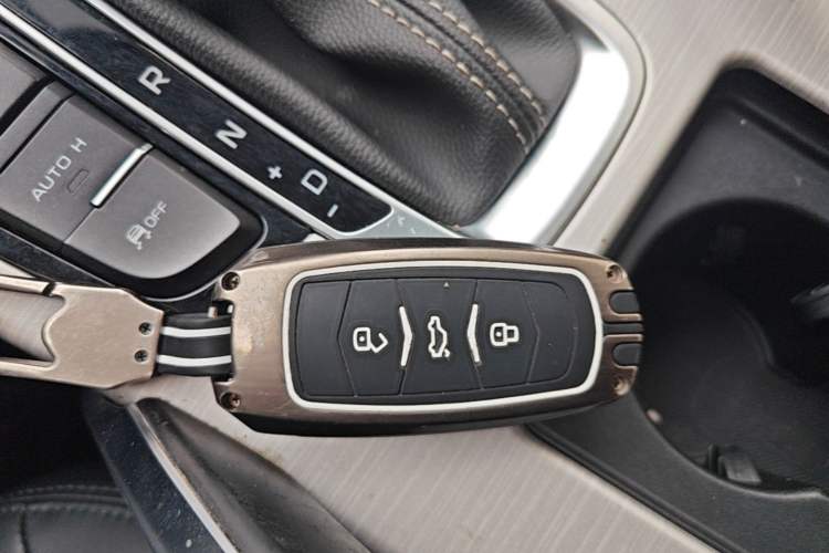 Used Geely Auto Emgrand X7 Sport 2018 1.8TD Automatic Two-Wheel Drive Smart Connect 4G Internet Edition Vehicle Key