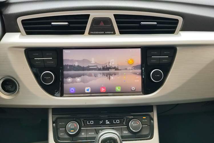 Used Geely Auto Emgrand X7 Sport 2018 1.8TD Automatic Two-Wheel Drive Zhiya Model Audio And AC Panel