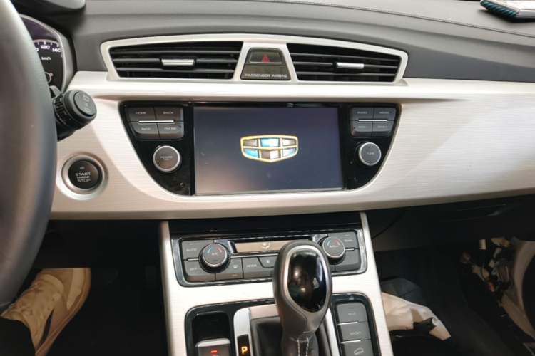 Used Geely Auto Emgrand X7 Sport 2018 1.8TD Automatic Two-Wheel Drive Zhiya Model Audio And AC Panel