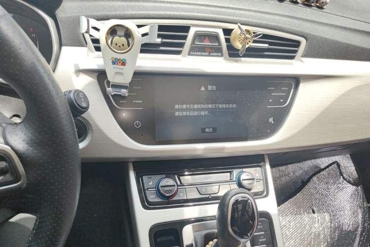 Used Geely Auto Emgrand X7 Sport 2018 1.8TD Automatic Two-Wheel Drive ZhiZun Model with 4G Connectivity Audio And AC Panel