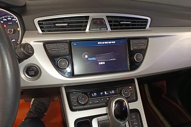 Used Geely Auto Emgrand X7 Sport 2018 1.8TD Automatic Two-Wheel Drive Zhiya Model Audio And AC Panel