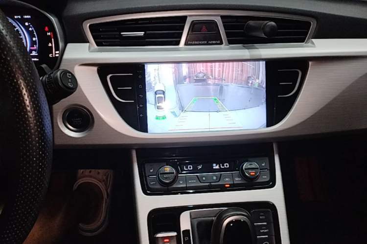 Used Geely Auto Emgrand X7 Sport 2018 1.8TD Automatic Two-Wheel Drive Smart Connect 4G Internet Edition Audio And AC Panel