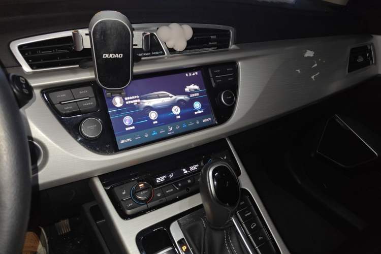 Used Geely Auto Emgrand X7 Sport 2018 1.8TD Automatic Two-Wheel Drive Smart Connect 4G Internet Edition Audio And AC Panel
