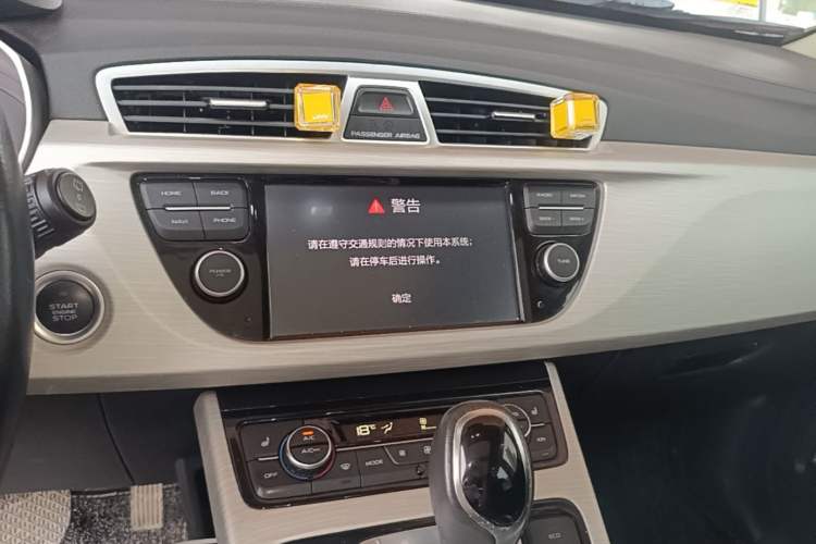 Used Geely Auto Emgrand X7 Sport 2018 1.8TD Automatic Two-Wheel Drive Smart Connect 4G Internet Edition Audio And AC Panel