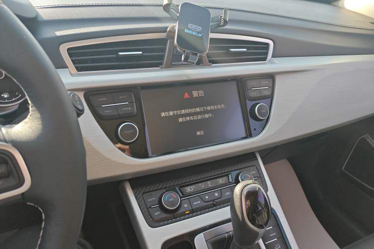 Used Geely Auto Emgrand X7 Sport 2018 1.8TD Automatic Two-Wheel Drive Zhiya Model Audio And AC Panel