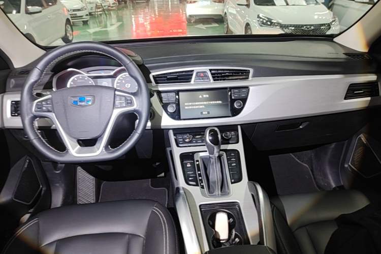Used Geely Auto Emgrand X7 Sport 2018 1.8TD Automatic Two-Wheel Drive Zhiya Model Audio And AC Panel