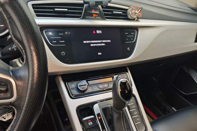 Used Geely Auto Emgrand X7 Sport 2018 1.8TD Automatic Two-Wheel Drive Smart 4G Connected Version Audio And AC Panel