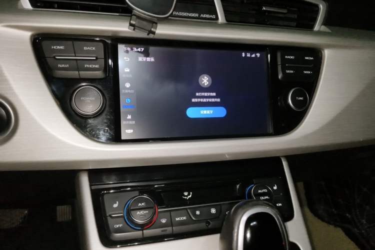 Used Geely Auto Emgrand X7 Sport 2018 1.8TD Automatic Two-Wheel Drive Smart Connect 4G Internet Edition Audio And AC Panel