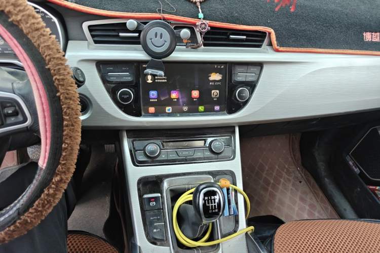 Used Geely Auto Emgrand X7 Sport 2018 2.0L Manual Two-Wheel Drive Zhiya Version Audio And AC Panel