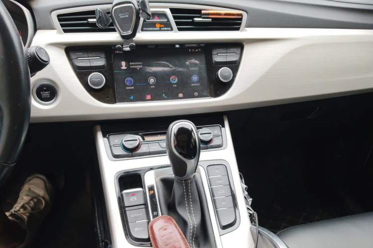Used Geely Auto Emgrand X7 Sport 2018 1.8TD Automatic Two-Wheel Drive Smart Connect 4G Internet Edition Audio And AC Panel