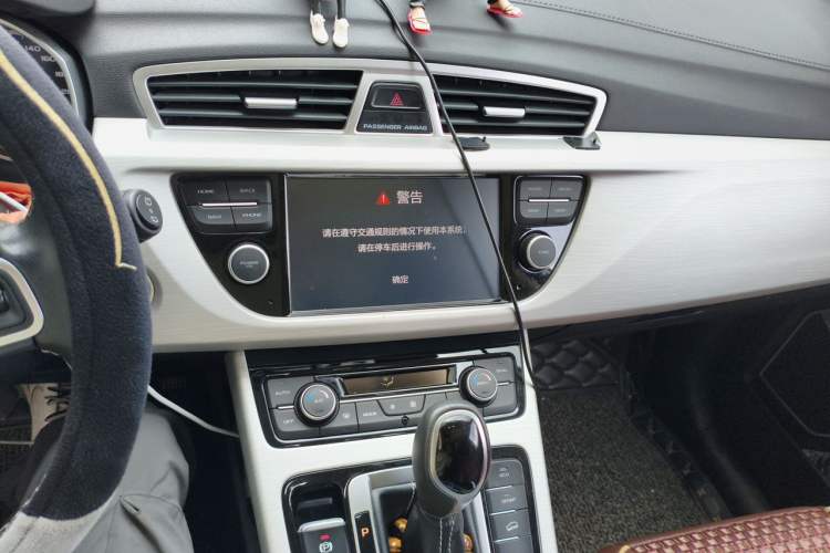 Used Geely Auto Emgrand X7 Sport 2018 1.8TD Automatic Two-Wheel Drive Zhiya Model Audio And AC Panel