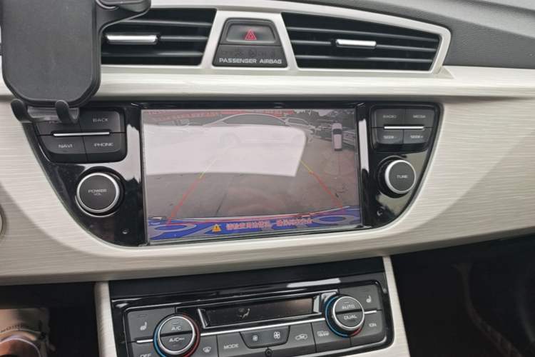 Used Geely Auto Emgrand X7 Sport 2018 1.8TD Automatic Two-Wheel Drive Smart Connect 4G Internet Edition Audio And AC Panel