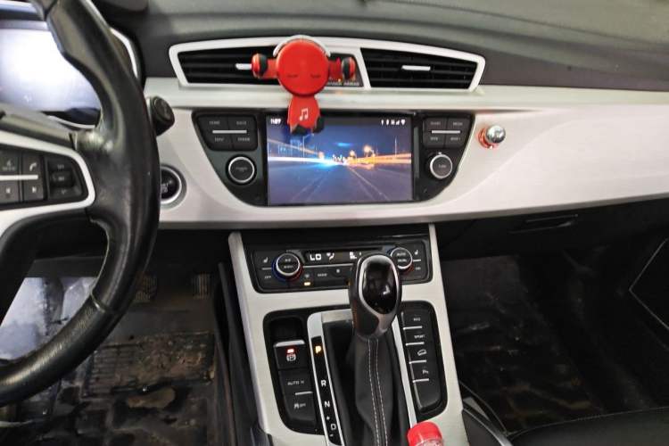 Used Geely Auto Emgrand X7 Sport 2018 1.8TD Automatic Two-Wheel Drive Smart Connect 4G Internet Edition Audio And AC Panel