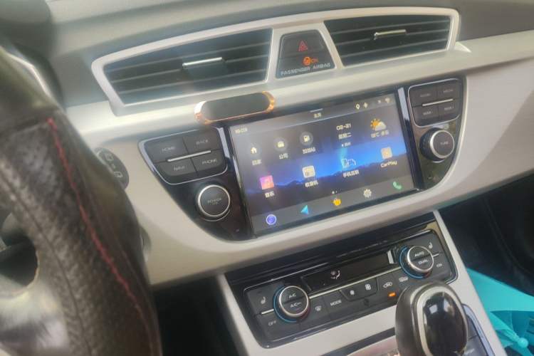 Used Geely Auto Emgrand X7 Sport 2018 Revised Version 1.8TD Automatic Two-Wheel Drive Smart 4G Connectivity Edition Audio And AC Panel