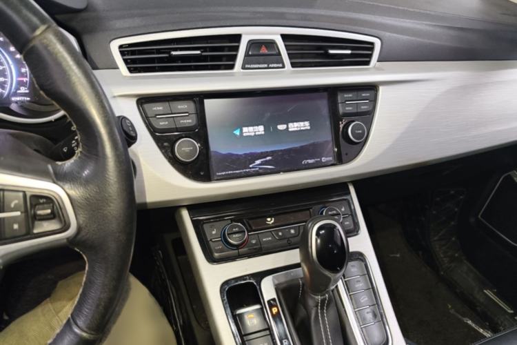 Used Geely Auto Emgrand X7 Sport 2018 1.8TD Automatic Two-Wheel Drive Smart Connect 4G Internet Edition Audio And AC Panel