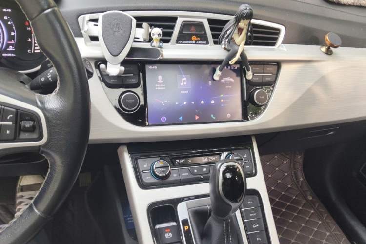 Used Geely Auto Emgrand X7 Sport 2018 Revised Version 1.8TD Automatic Two-Wheel Drive Smart Connectivity 4G-Enabled Edition Audio And AC Panel