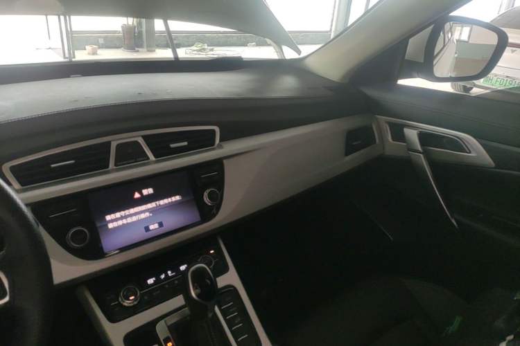 Used Geely Auto Emgrand X7 Sport 2018 1.8TD Automatic Two-Wheel Drive Zhiya Model Audio And AC Panel