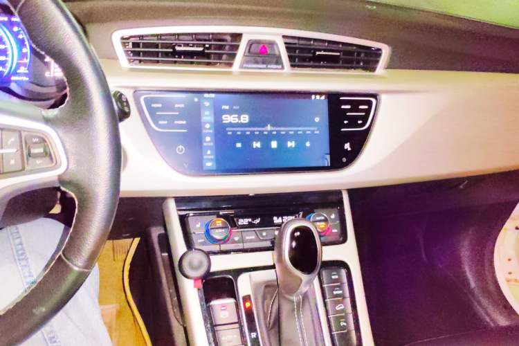 Used Geely Auto Emgrand X7 Sport 2018 1.8TD Automatic Two-Wheel Drive Smart 4G Connected Version Audio And AC Panel