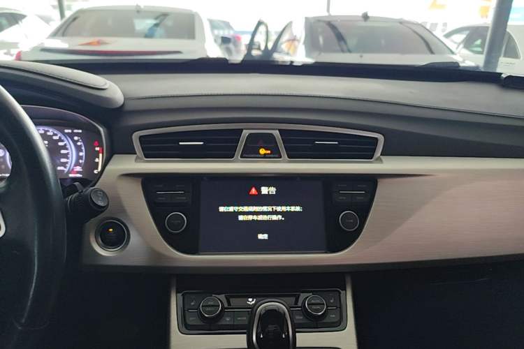 Used Geely Auto Emgrand X7 Sport 2018 1.8TD Automatic Two-Wheel Drive Smart Connect 4G Internet Edition Audio And AC Panel